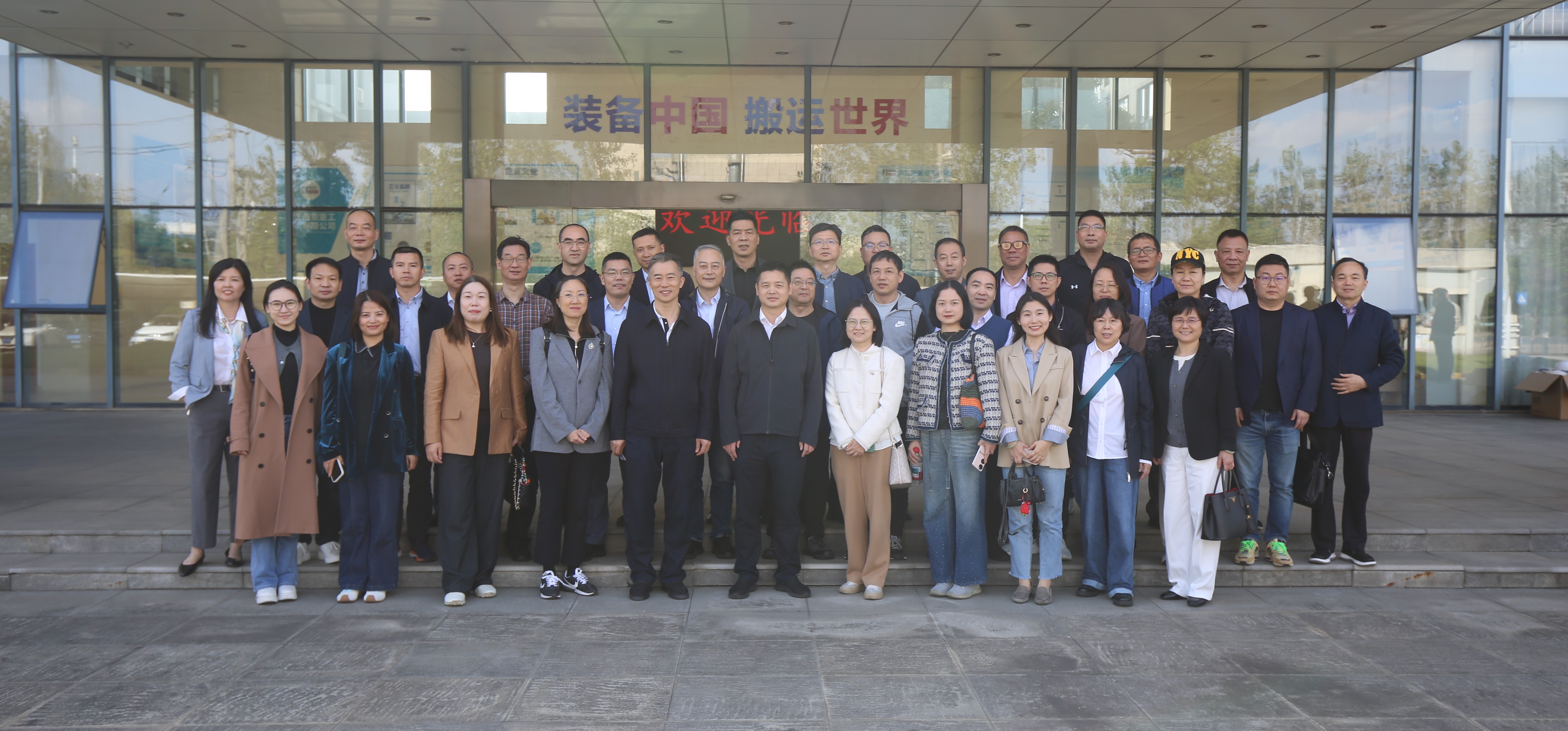 2025年高新匯暨江北商會企業(yè)家赴華新機(jī)電參觀交流